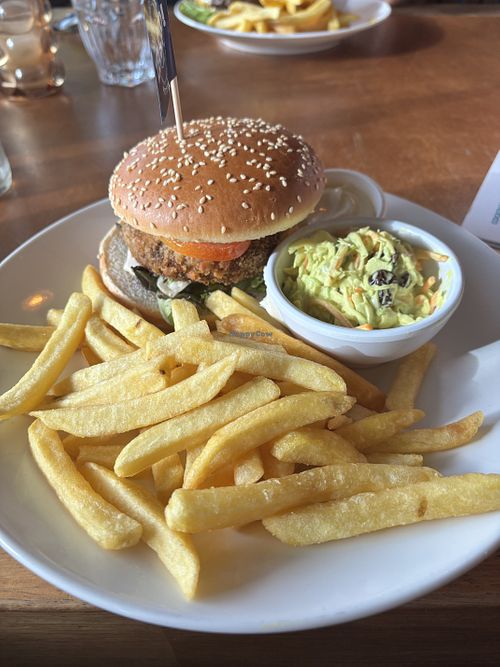 Vegan burger voor diner   at Zee en Zo in Petten