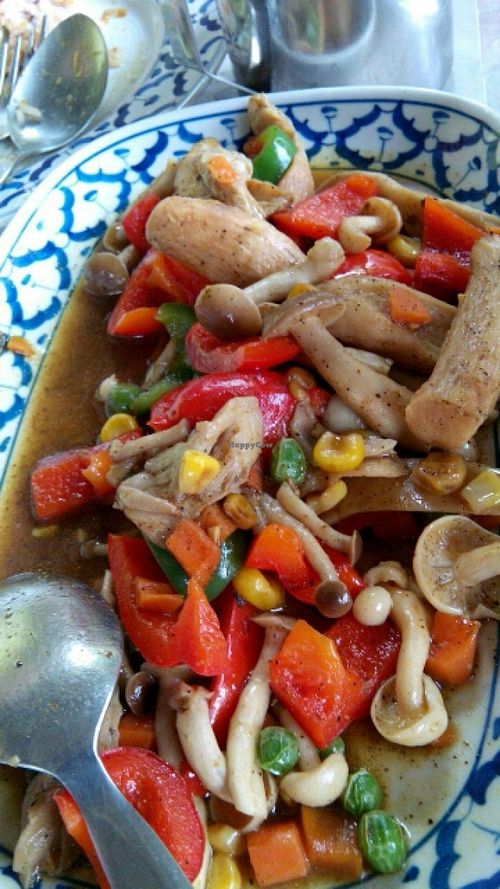 菜色搭配很好看 at Baan Chey - บ้านเจ in Nan