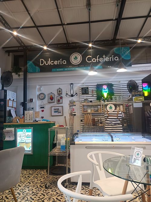 Sección de helados at Dulcería y Cafetería Di Lucca in Nunoa