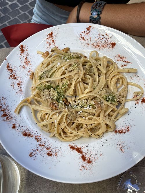 Pasta mit Artischokencrème und Baumnüssen  at Saveurs Latines in Cassis