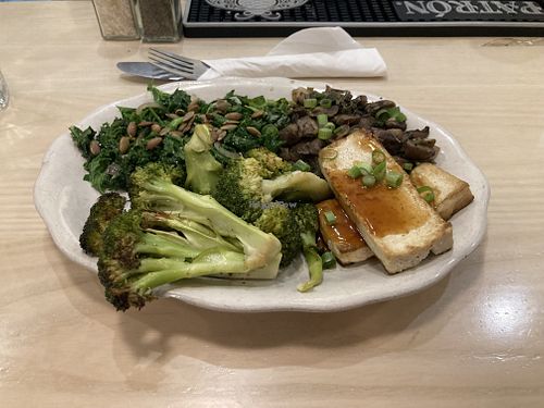 Market vegetable plate : my choice today was garlic broccoli, mushrooms, kale, tofu at Westville - Chelsea in New York City