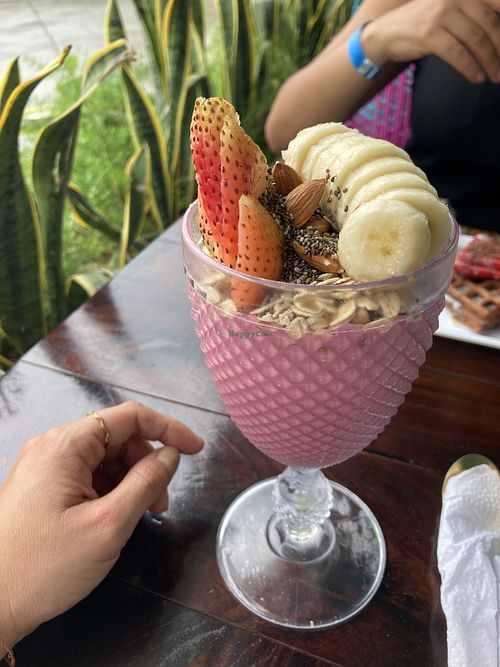 Pink  Banana Smoothie Bowl  at Bali Smoothies & Juices in San Andres