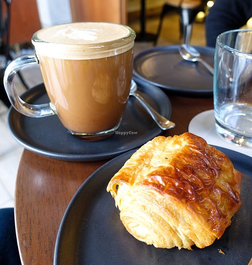 Mocaccino + Pain au chocolat at Amateur Coffee & Run Club in Lima