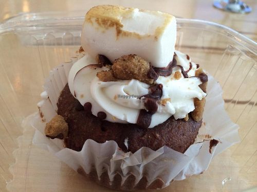 S'more cupcake (vegan) at Green Bar and Kitchen in Fort Lauderdale