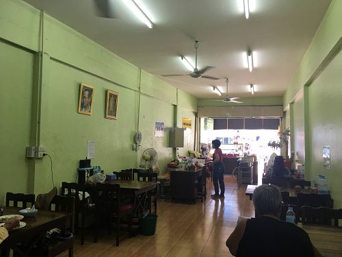 Seating Options at Ruean Thong Veg Food in Hua Hin