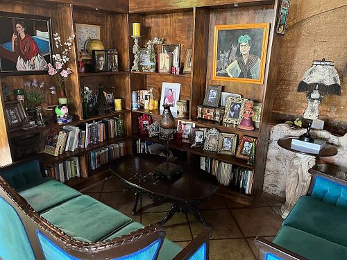 Book corner at El Rincon De Frida in Jocotepec