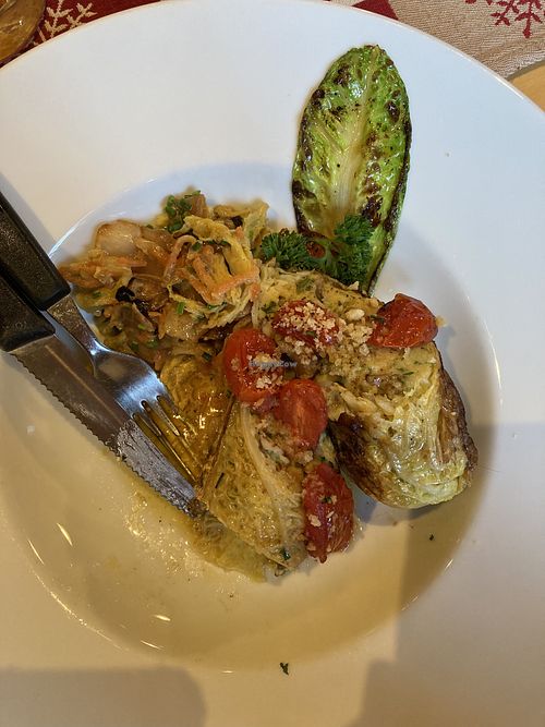 Vegane Wirsingrouladen mit Polenta-Pilzfüllung und Wintergemüse  at Hexenlochmühle in Furtwangen