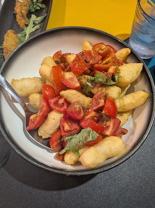 Fried pizza with tomatoes: 5/5 at Pizzeria Di Scala in Ischia