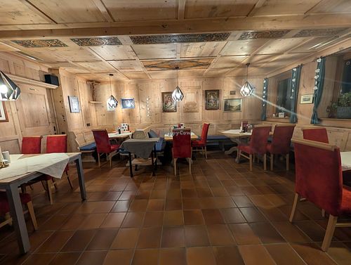 Ambiente at Sommelier Gottfried Steiner - Gasthaus Großvenediger in Lienz