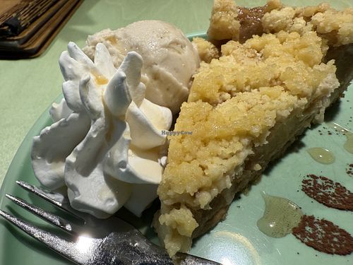 apple crumble  at Katzentempel in Cologne