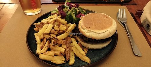 Hamburguesa vegana at O Português Chiado in Lisbon
