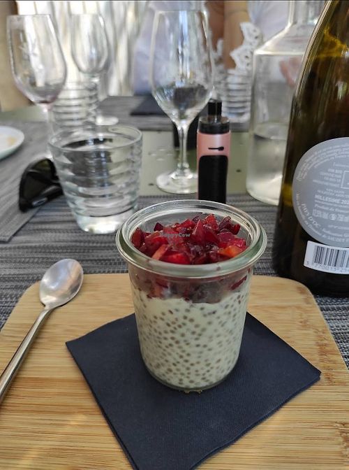 Vegan chia and strawberry desert at Les Sains Bonheurs in Saint-bauzille-de-putois