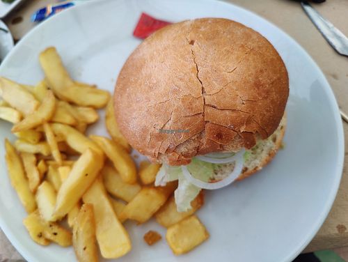 Hamburguesa vegana at El Tabanu in Celorio