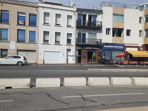 Strategically located on the Corniche Kennedy, so you can eat your icecream on the benches facing the sea at Le Glacier de la Corniche in Marseille