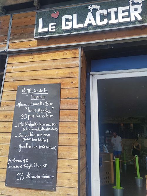 80 tastes, of which a large number (about half) vegan at Le Glacier de la Corniche in Marseille