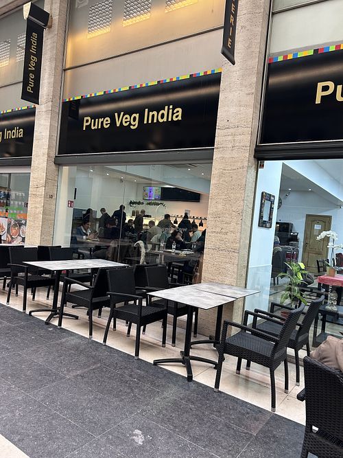 Fries and Indian next to each otherr  at Pure Veg India in Brussels