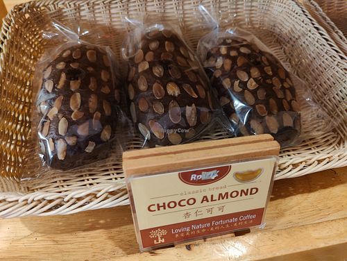 Vegan choco Almond bun
杏仁可可 at LN Fortunate Coffee 世界幸福咖啡 -Sungai Panas in Batam