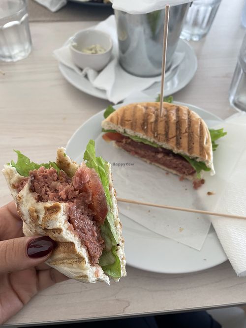 Hambúrguer Vegan   at Dacasca Bar in Cortegaca