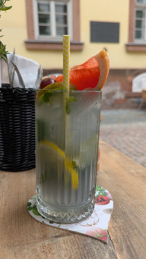 Hausgemachte Lavender-Limo mit Früchten at Café Franz in Marburg