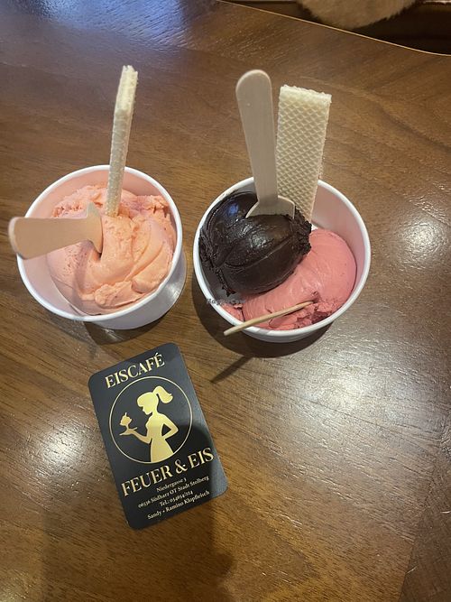 Erdbeereis, Himbeereis und schwarze Schokolade Eis   at Feuer & Eis in Stolberg