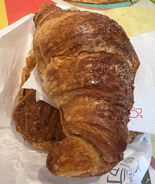 Cornetto vegano con marmellata di pesche  at Do Cri Di Bimbi Montani Donatella  in Pisa