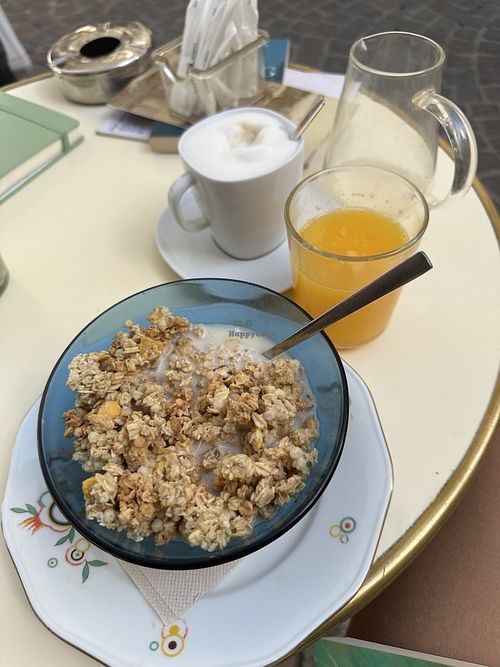 Veganes Frühstück  at Le Café de L'horloge in La Ciotat