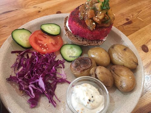 Bean burger with chutney at Princesa do Castelo in Lisbon