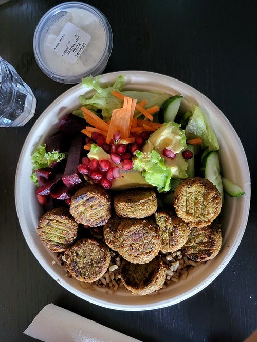 Falafel bowl at Dean & David - KeKe Deli  in Vienna