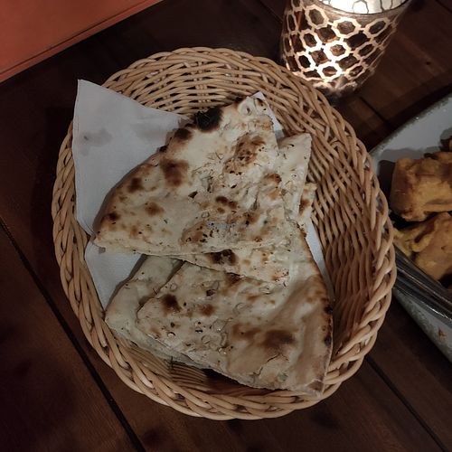 Garlic naan at Delhi-Roma Restaurant in Wuppertal