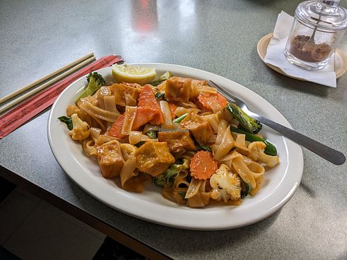 pad kee mao w/ sweet & spicy sriracha sauce at Yes! Noodles in Fairbanks