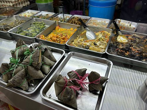 rice dumplings and buffet spread. Photo by Mr Henry Lau at Rulai Vegetarian 茹莱素食- Marsiling in North Singapore