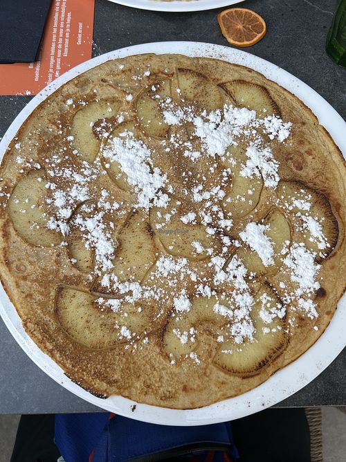 Vegan apple cinnamon pancake  at Van het Wad in De Cocksdorp