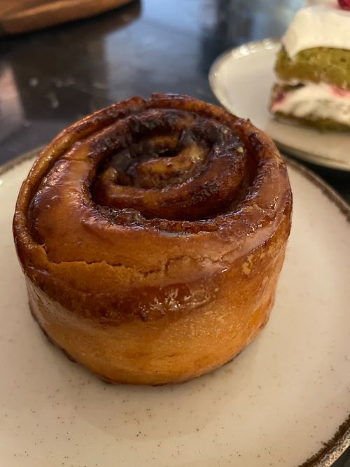 Cinnamon roll at OVO Coffee in Corroios