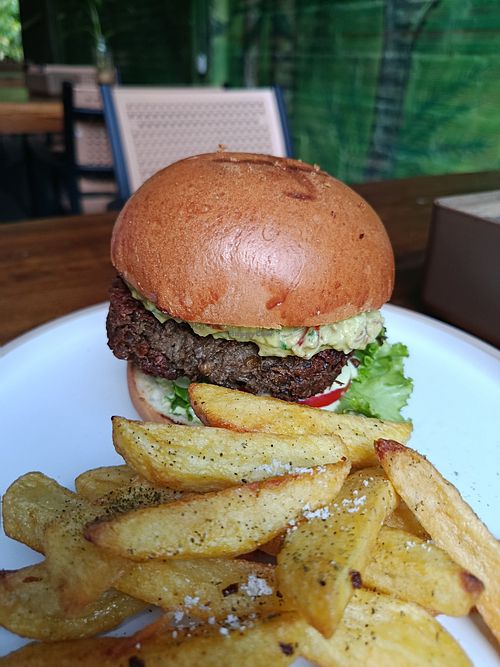 La Veggie Burger at Folklórica in San Roque De Cumbaza