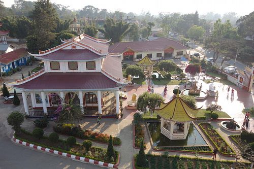 The restaurant is the house at the back at Tian Ran Vegetarian in Pyin Oo Lwin