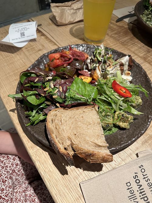 Mixed salad plate  at Honest Greens - Gran de Gracia in Barcelona