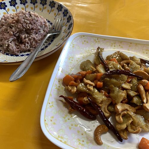 Cashewnoten gerecht met rijst  at Thung Ngen Jay Food - ถุงเงินอาหารเจ in Nakhon Sawan