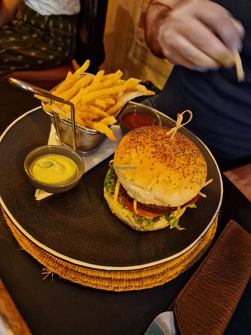 Vegan burger at Retro Corner in Essaouira