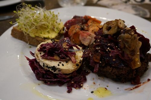 Quinoa/Beans Burger at Carmen Ragosta in Paris