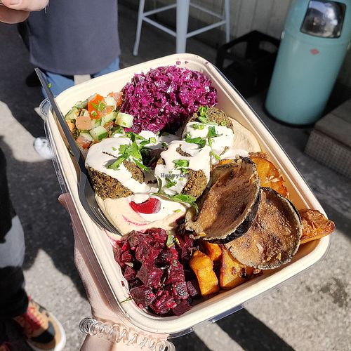 Falafel plate at Fizzy Bubele in Munich