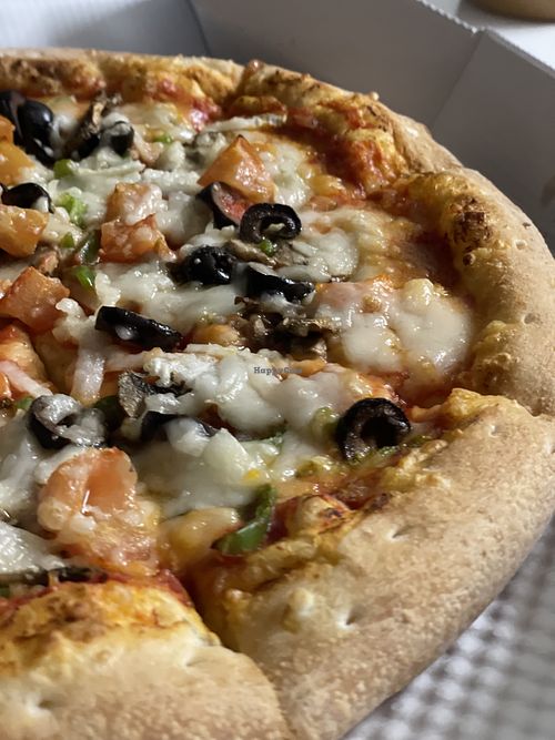 Close look. The dough is a bit sweet though ^^;  at Papa John's in Seoul