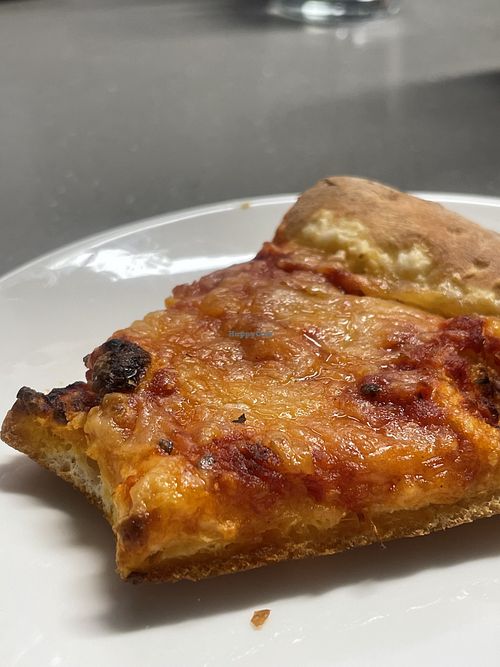 Last piece of Green Eat Plant-based Margarita   at Papa John's in Seoul