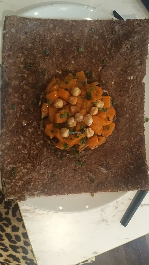 Galette Vegan patate douce, champignon et noisettes at Le Tanoue in Annecy