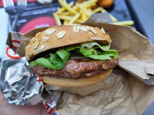 "Meat Free Burger" (garden gourmet patty) at Goody's Burger House  in Igoumenitsa