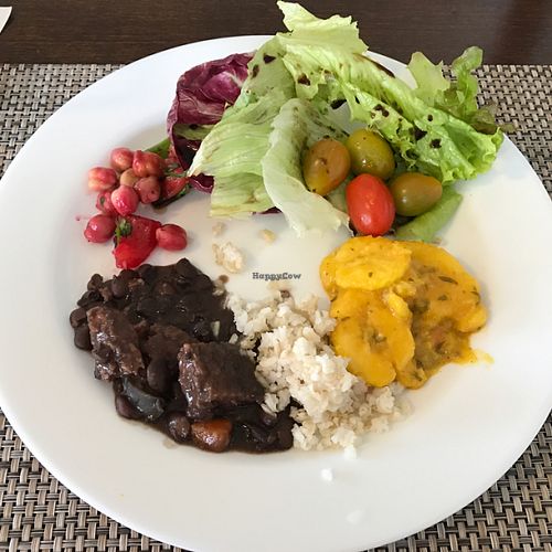 Some of the options of the buffet at Mahatma Gourmet in Curitiba