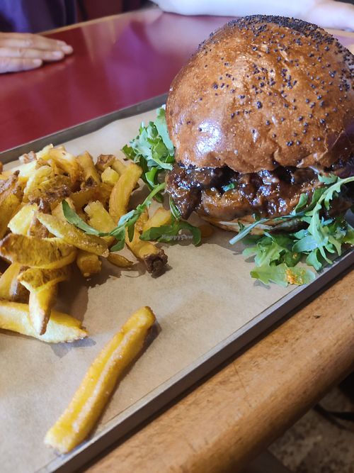 Vegan burger at Picaña in El Masnou