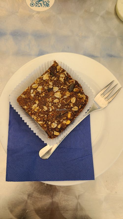 flapjack avoine, figues, noix at Café Vélo in Nevers