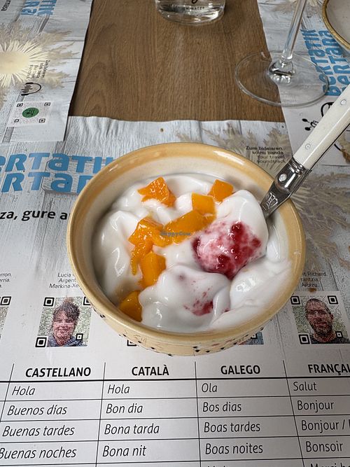 Yogur de coco con mermelada y mango  at Troskaeta Taberna in Ataun