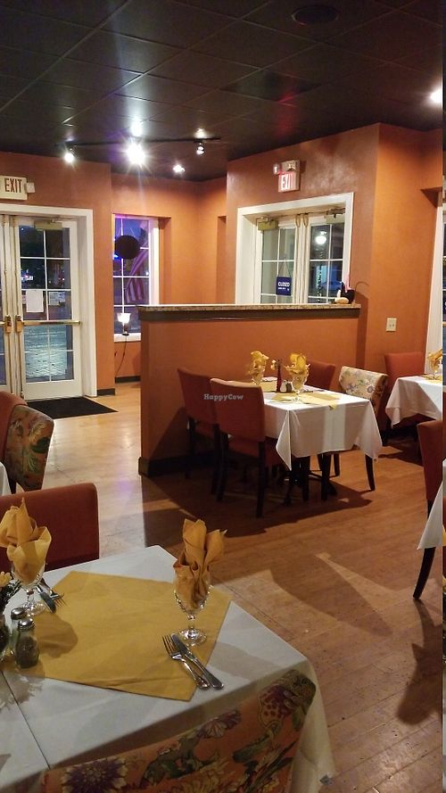 Spacious entry at Istanbul Restaurant in Williamsburg