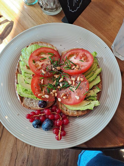 Brot mit Avocado at Das süße Leben - Café Und Weinbar in Wermelskirchen